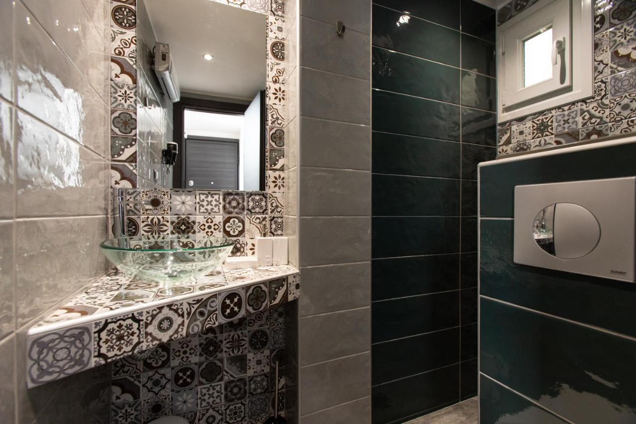 Downtown Luxury Boutique Suites : The Red Suite Thessaloniki Exterior photo